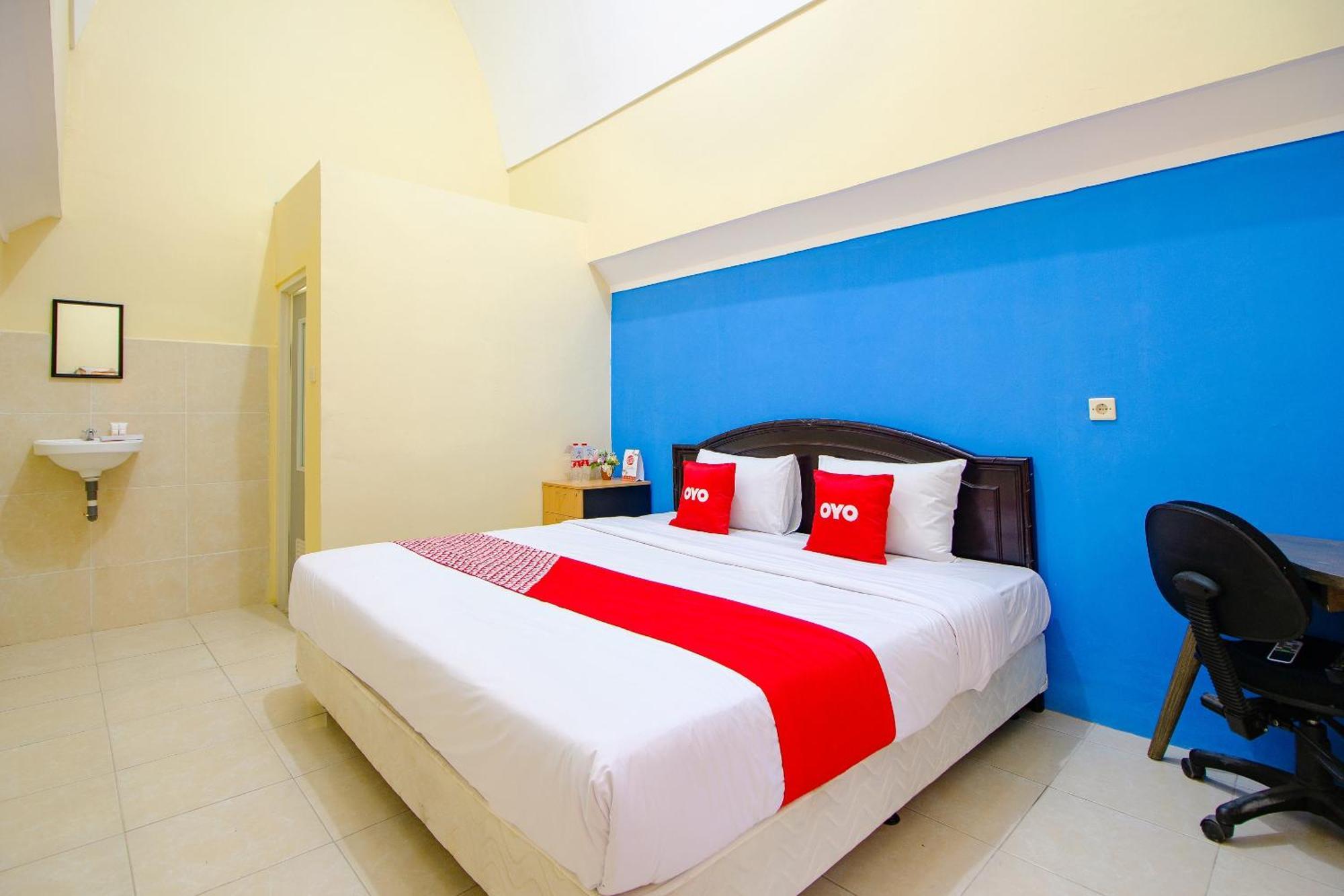 Oyo Life 1643 Grand Monica Hotel Maguwo Exterior photo