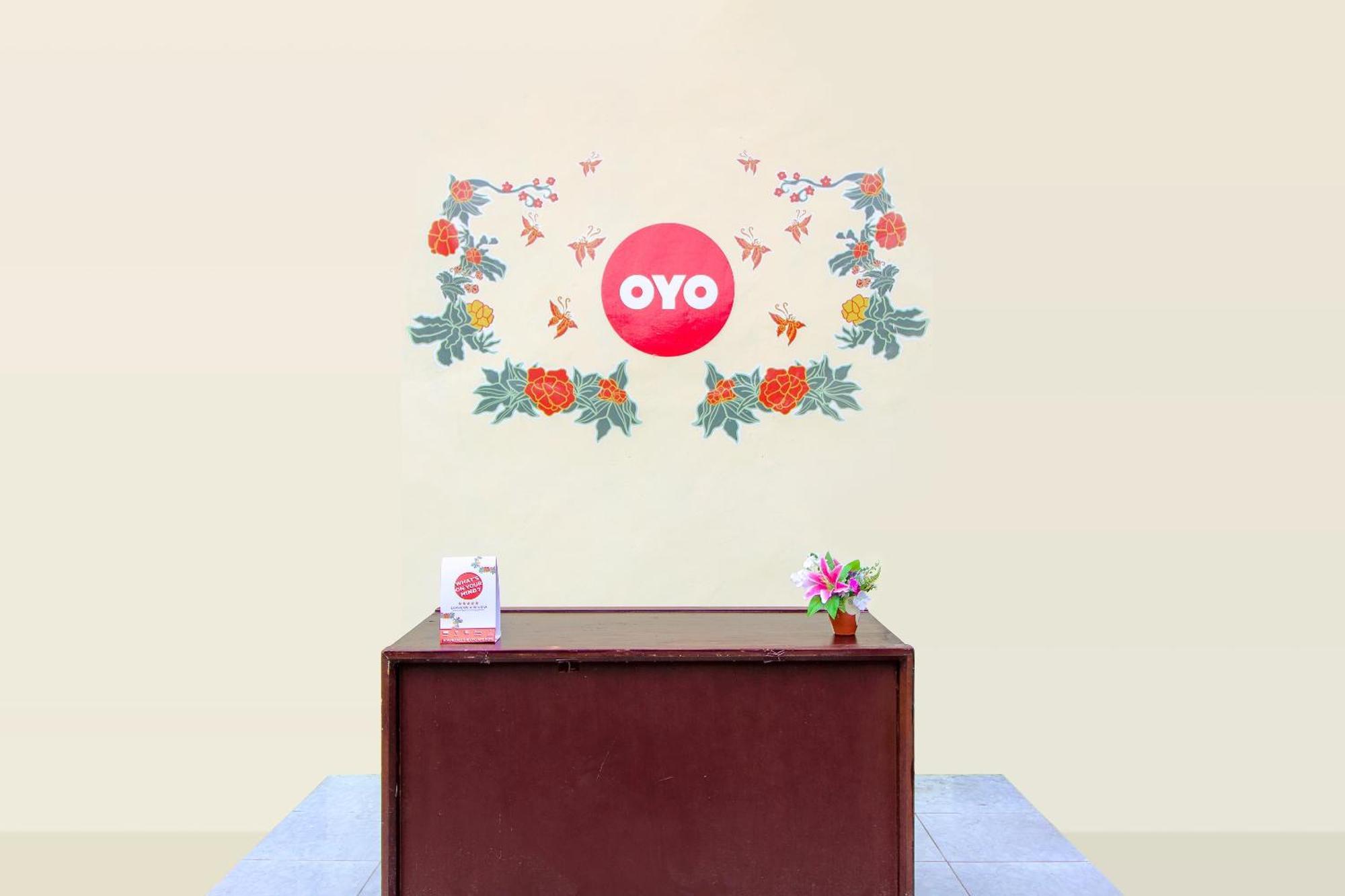 Oyo Life 1643 Grand Monica Hotel Maguwo Exterior photo