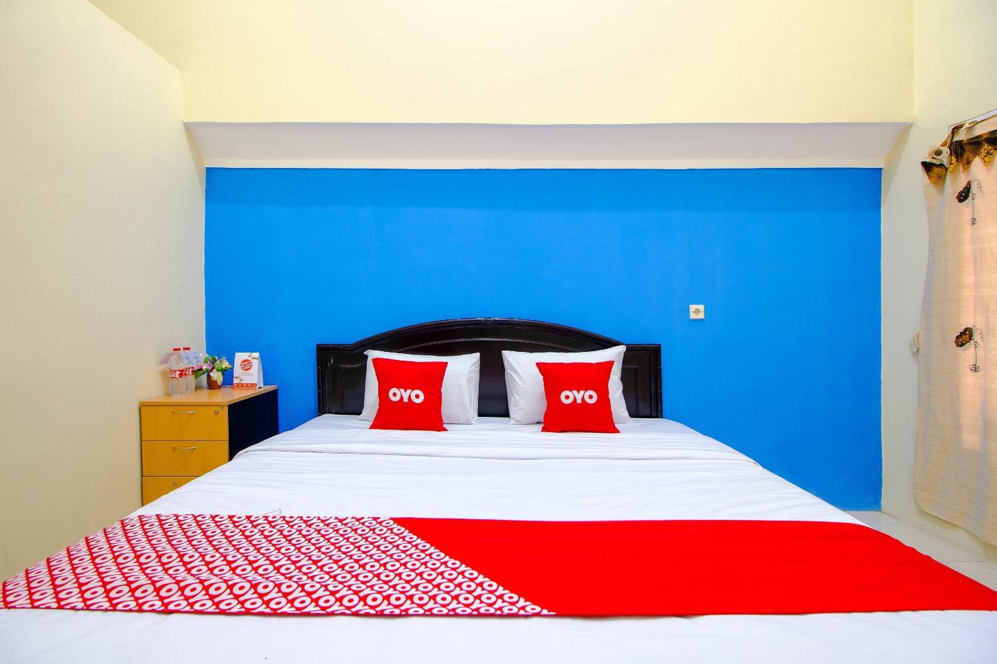 Oyo Life 1643 Grand Monica Hotel Maguwo Exterior photo