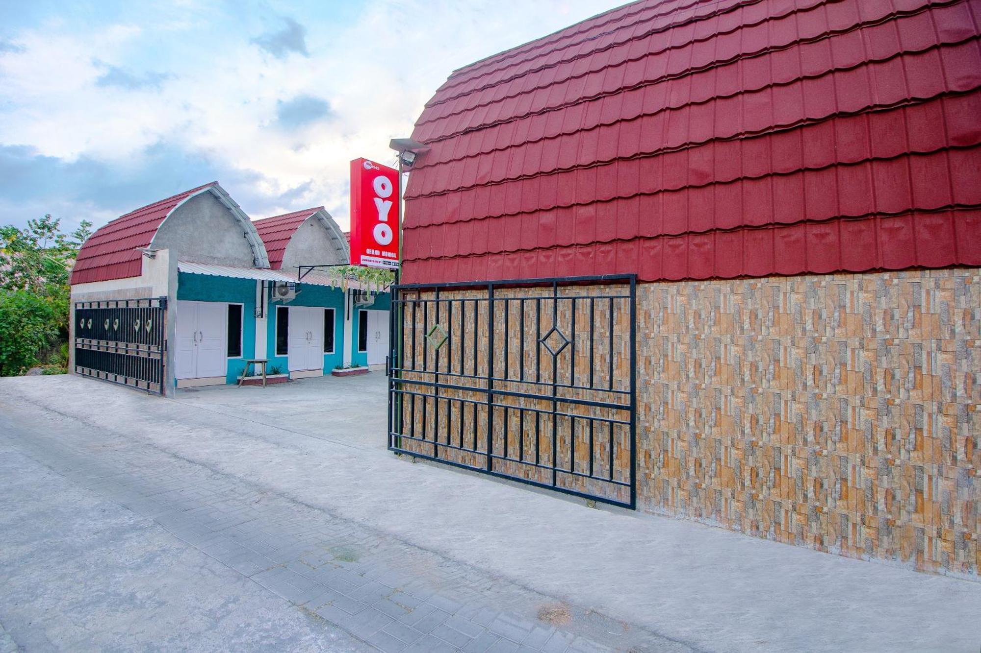 Oyo Life 1643 Grand Monica Hotel Maguwo Exterior photo